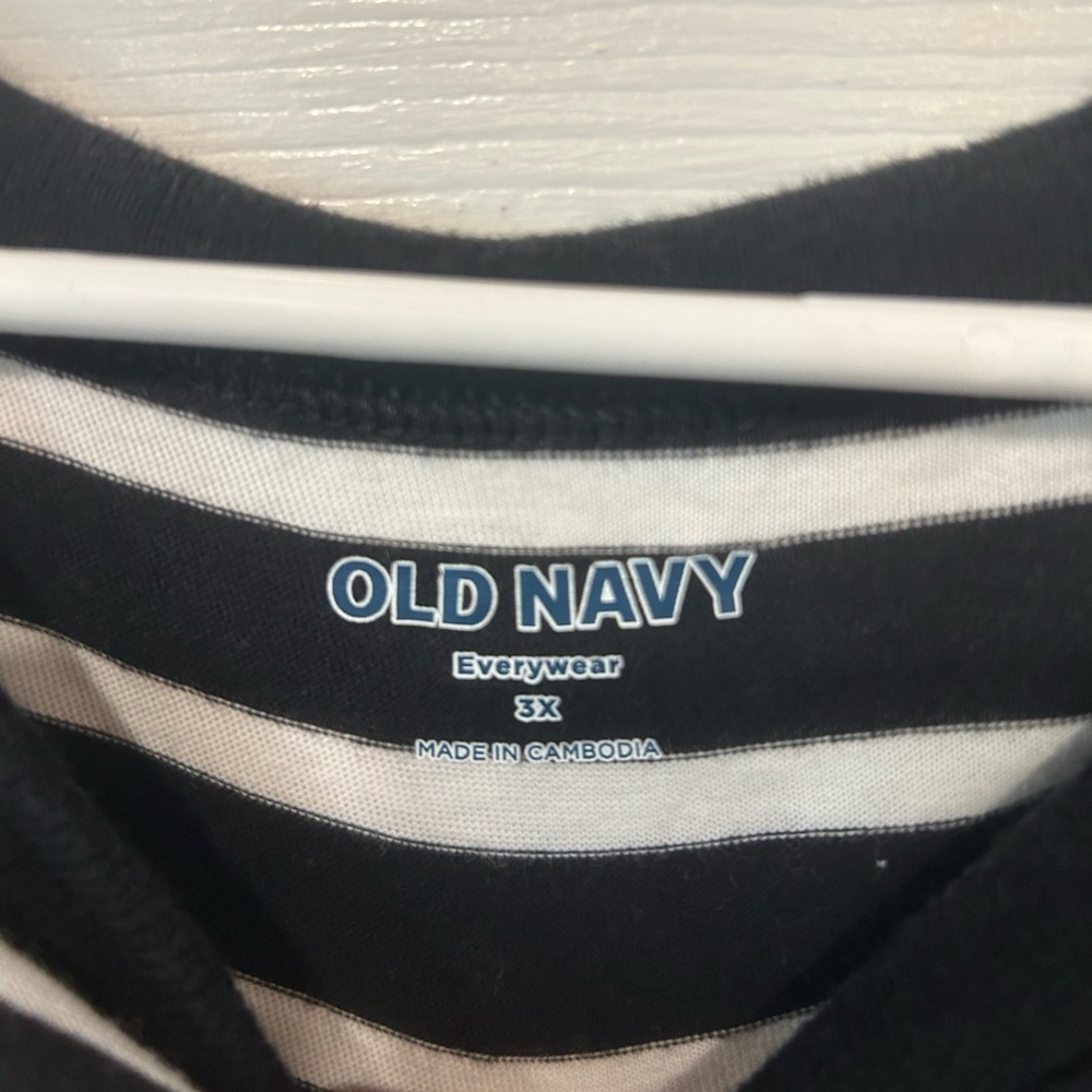 Old Navy Black and White Striped Long Sleeve Tee - Picture 3 of 4